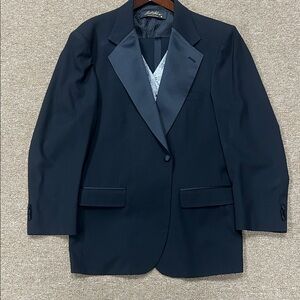 Beautiful Bill Blass tuxedo with vest & bow tie